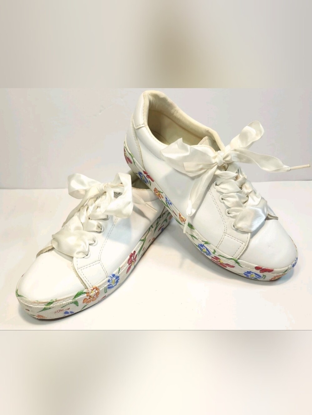 White Floral Trimed Sneakers W/Satin Ribbon Laces sz 39/8.5 US Cottagecore Girly